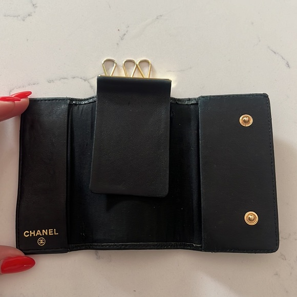 Chanel Wallet & Key Chain - Picture 4 of 7